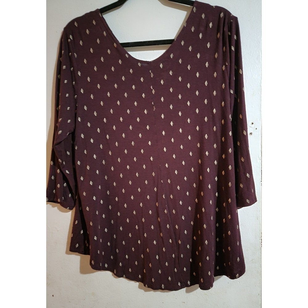 Maurices 24/7 Patterned Tee With Lattice V-Neckli… - image 3